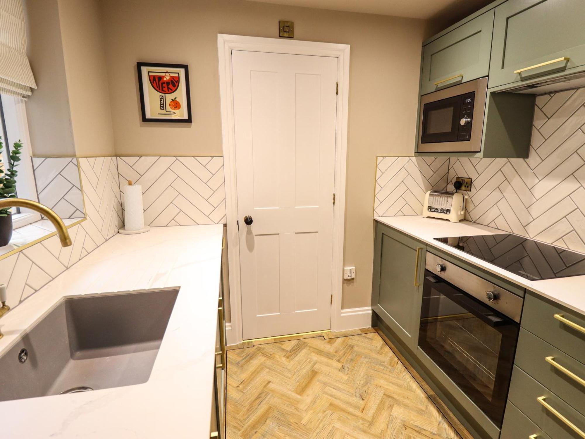 17 Union Road Basement Apartment Lincoln Exterior photo