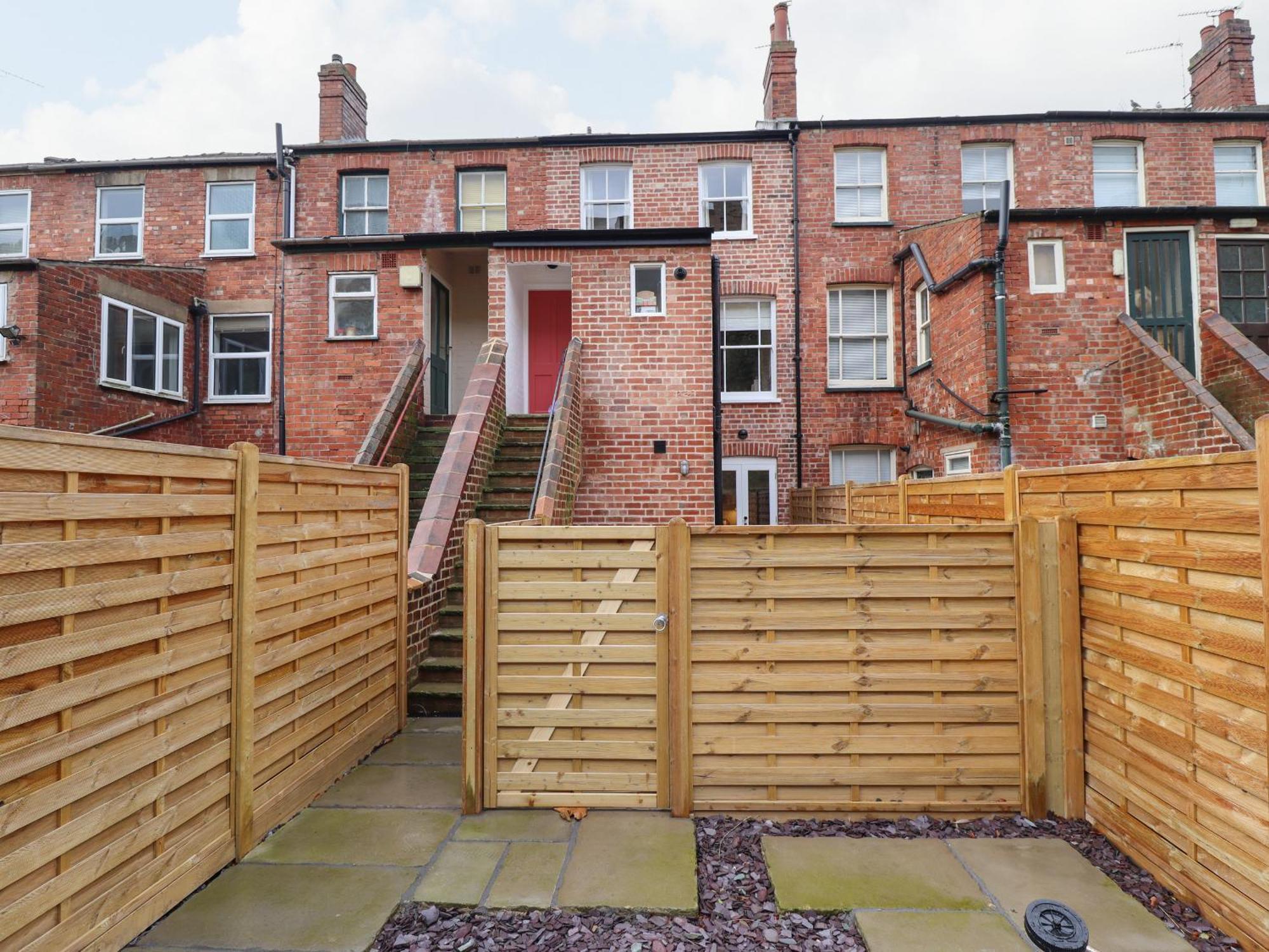 17 Union Road Basement Apartment Lincoln Exterior photo
